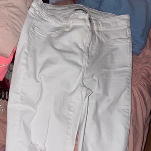 A white ripped American eagle jeggings